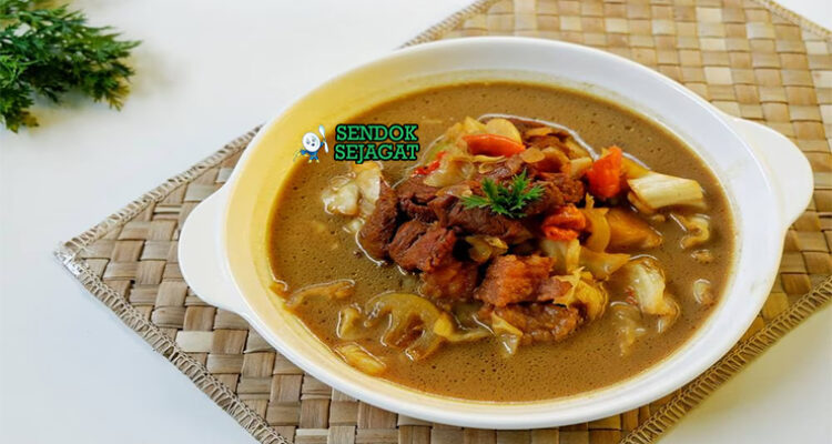 Tongseng kuah santan kental daging kambing sapi kol tomat cabe rawit nasi kerupuk sambal jeruk nipis