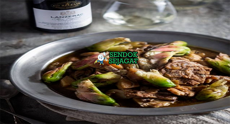 Waterblommetjie Bredie stew bunga air waterblommetjies daging domba kuah gurih pap chakalaka potbrood
