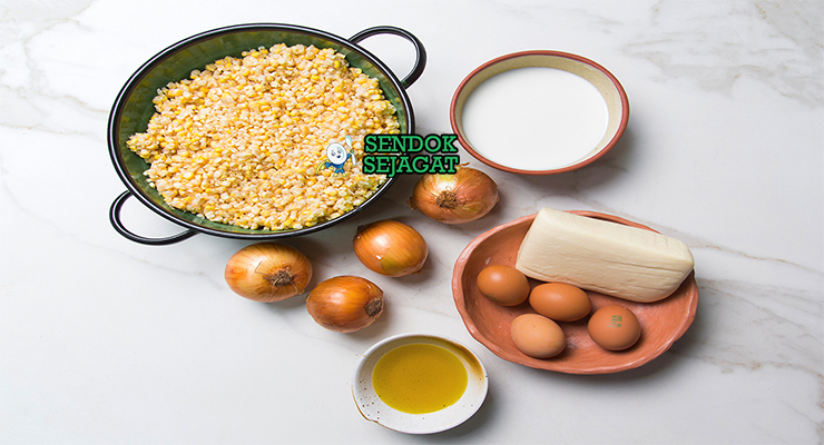 Bahan-bahan resep Chipa Guazú termasuk jagung, keju, telur, dan susu siap dimasak
