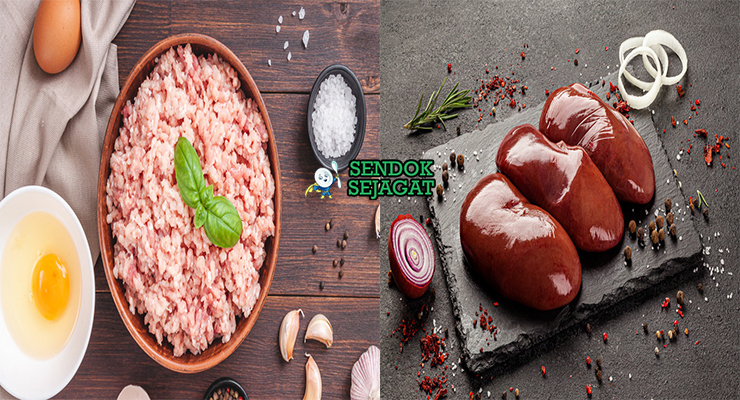 Bahan segar resep dulet Etiopia: hati sapi cincang, babat rebus, daging sapi lean, bawang bombay, mitmita bubuk, kibbeh, cabai hijau, dan rempah Ethiopia di atas meja dapur