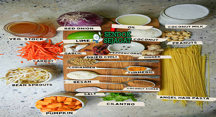 Bahan segar resep Ohn No Khao Swè Myanmar: mie kuning basah, ayam potong, santan kental, bawang merah, bawang putih, cabai merah, kunyit, jahe, lengkuas, serai, daun jeruk, tauge, telur rebus di atas meja dapur kayu