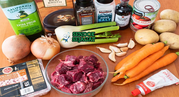 Bahan resep Or Lam Laos: potongan daging sapi, mai sakhaan, serai, lengkuas, cabai rawit, beras ketan, jamur kuping, terong bulat, kacang panjang, padaek, dan daun dill segar