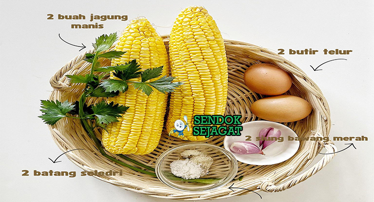 Bahan-bahan resep perkedel jagung termasuk jagung manis segar, daun bawang, seledri, daun jeruk, tepung, dan cabai siap digoreng