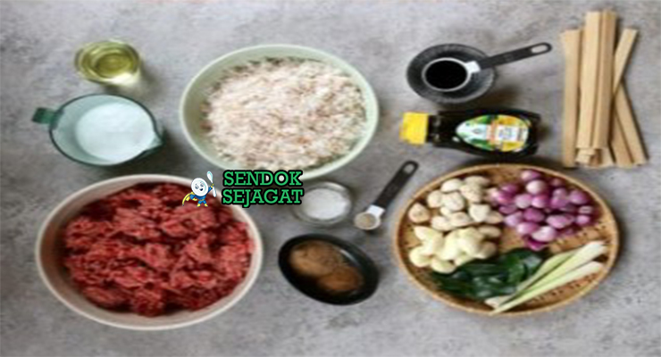 Bahan-bahan autentik resep sate lembut khas Betawi: daging sapi giling segar, kelapa parut sangrai, bumbu halus, dan tusuk sate lebar