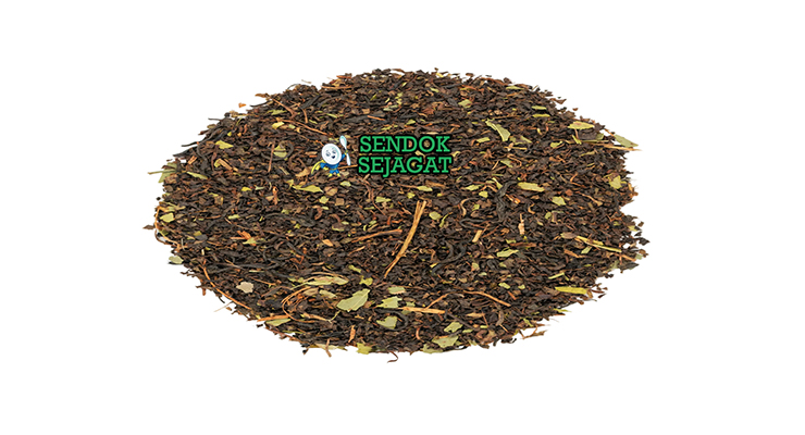 Bahan sederhana resep billy tea: daun teh hitam long leaf, air bersih, gula pasir, daun eucalyptus kering, billy can besi dengan pegangan kawat di atas kayu bakar