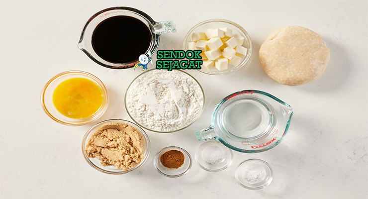 Bahan-bahan resep Shoofly Pie termasuk molasses, tepung, brown sugar, mentega, telur, dan air siap dibuat