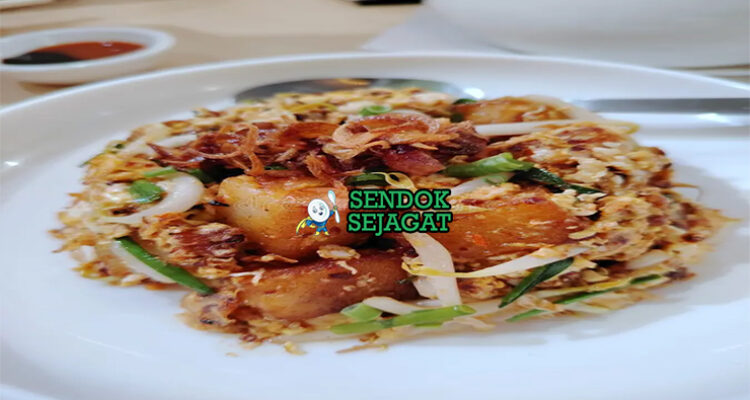 Chai Tow Kway Goreng Renyah dengan Lobak Asin dan Telur Dadar