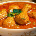 Foto chicken Chettinad khas India dengan ayam berkuah pedas dan rempah segar disajikan hangat