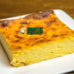 Foto Chipa Guazú khas Paraguay dengan keju meleleh dan jagung segar, tampak gurih dan lembut