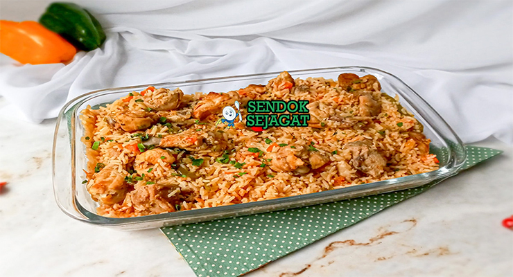 Hidangan galinhada Brasil dengan nasi kuning gurih, potongan ayam juicy, dan sayuran warna-warni yang menggugah selera