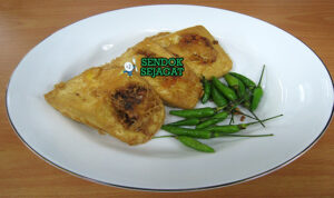 Gehu Panas Renyah dengan Isian Tauge dan Sayur Pedas