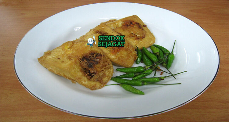 Gehu Panas Renyah dengan Isian Tauge dan Sayur Pedas