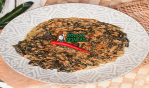 Laing Panas Kremi dengan Kuah Santan Pedas dan Daun Talas Lembut