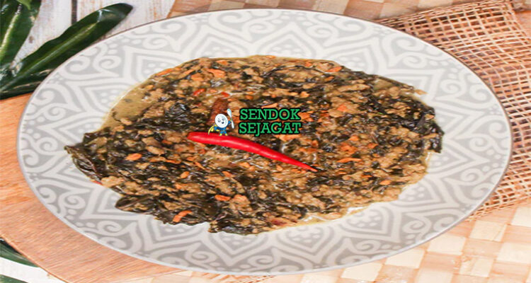 Laing Panas Kremi dengan Kuah Santan Pedas dan Daun Talas Lembut