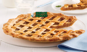 Tarte au Sucre Siap Potong Hangat Potongan Tarte au Sucre khas Kanada dengan filling gula merah karamel lembut, crust flaky renyah, tampak manis hangat menggugah selera