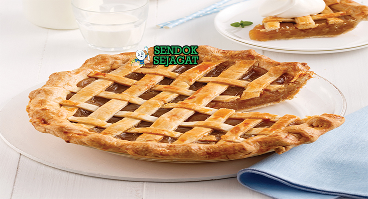 Potongan Tarte au Sucre khas Kanada dengan filling gula merah karamel lembut, crust flaky renyah, tampak manis hangat menggugah selera