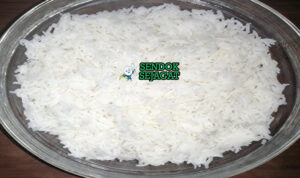 Foto nasi kelapa Wali wa Nazi khas Swahili yang pulen dan creamy disajikan hangat