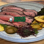 Grilled Wallaby Fillet khas Australia dengan irisan daging empuk kecokelatan, tampak gurih juicy menggugah selera