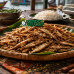 Ikan bilih goreng khas Padang dengan ikan kecil renyah keemasan, disajikan hangat di piring bersama sambal ijo dan nasi putih