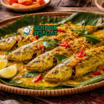 Ikan Selar Bumbu Kuning Siap Sajian dengan Renyah Menggoda Ikan selar bumbu kuning khas Maluku dengan ikan kecil renyah keemasan berbalut rempah kunyit, disajikan hangat di piring bersama nasi putih dan sambal terasi