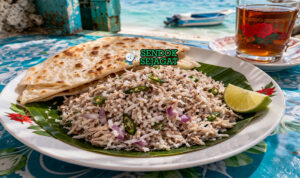 Mas Huni Siap Sajian dengan Aroma Segar Menggoda Mas huni khas Maladewa dengan campuran tuna suwir kelapa parut bawang dan cabai hijau, disajikan segar di mangkuk putih bersama roshi tipis