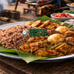 Ofada rice and ayamase khas Nigeria dengan nasi merah kenyal disiram saus hijau pedas kental berisi daging dan iru, disajikan hangat di piring tradisional