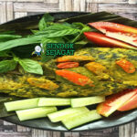 Pepes Ikan Mas khas Jawa Barat dibungkus daun pisang, ikan santan kental dengan kemangi segar, tampak gurih harum menggugah selera