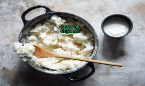 Phutu khas Afrika Selatan dengan nasi jagung kukus lembut mengembang, tampak gurih hangat menggugah selera