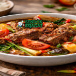 Pindang Tulang Iga Sapi khas Palembang dengan iga empuk lepas tulang, kuah asam pedas kuning nanas, tampak gurih hangat menggugah selera