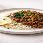 Qeema khas Irak dengan daging sapi cincang empuk, kacang polong manis, bawang karamel kecokelatan, tampak gurih hangat menggugah selera