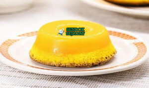 Quindim Siap Nikmati Segar Quindim khas Brasil berwarna kuning cerah mengkilap, tekstur lembut creamy dengan kelapa parut, tampak manis gurih menggugah selera