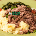 Seswaa khas Botswana dengan daging sapi rebus hancur lembut serat halus, tampak gurih hangat menggugah selera