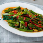 Tumis Genjer Terasi khas Jawa Barat dengan genjer iris renyah, terasi bakar gurih, cabai rawit banyak, tampak segar pedas menggugah selera