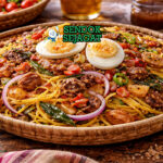 Piring abacha khas Nigeria berisi serpihan singkong renyah berbalut minyak kelapa sawit, ugba, ikan kering, bawang, dan daun utazi yang menggugah selera