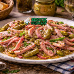 Salade de museau khas Prancis dengan irisan tipis hidung sapi segar dicampur bawang merah, peterseli, dan vinaigrette, disajikan dingin di piring putih