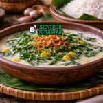 Sayur bobor bayam khas Jawa Tengah dengan bayam hijau segar dalam kuah santan gurih, disajikan hangat di mangkuk bersama nasi putih