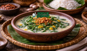Sayur bobor bayam khas Jawa Tengah dengan bayam hijau segar dalam kuah santan gurih, disajikan hangat di mangkuk bersama nasi putih