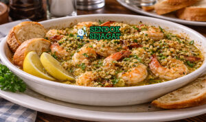 Mangkuk shrimp de jonghe khas Chicago dengan udang juicy diselimuti mentega bawang putih dan topping breadcrumb renyah keemasan, siap disajikan hangat